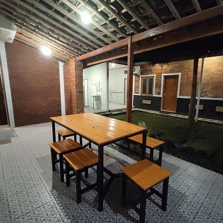Genthong Homestay 마겔랑 외부 사진