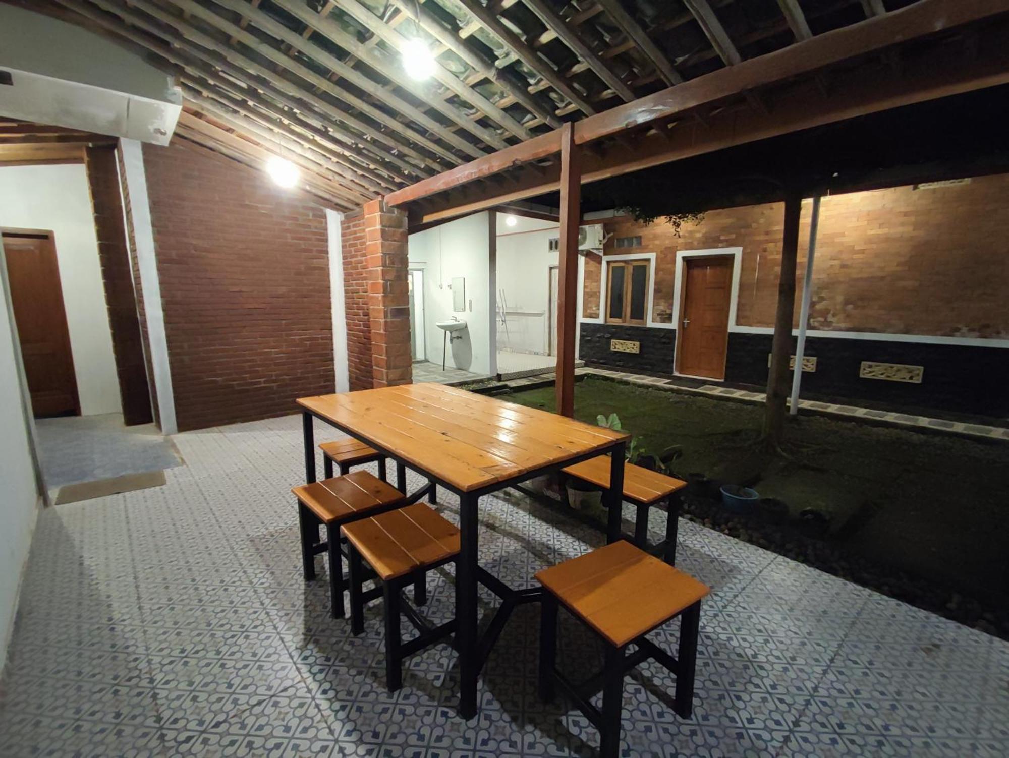 Genthong Homestay 마겔랑 외부 사진